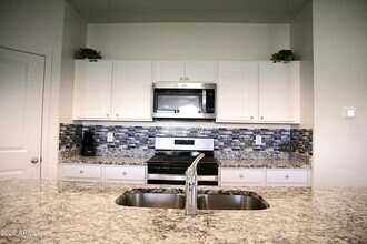 5542 W Moody Trl in Phoenix, AZ - Building Photo - Building Photo