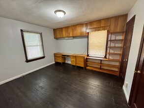 2434 Akins Dr in St. Louis, MO - Building Photo - Building Photo