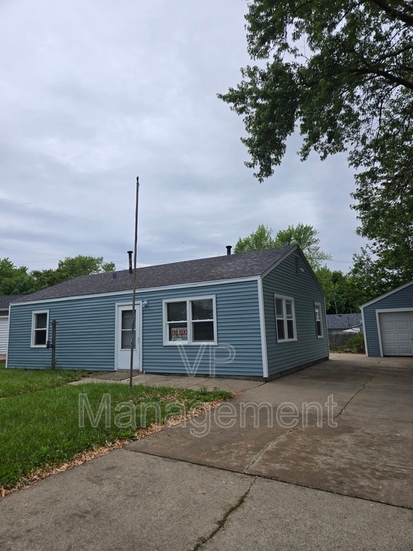 property at 7420 N Oak St