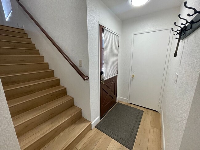 1068 Cherokee St in Fawnskin, CA - Building Photo - Building Photo