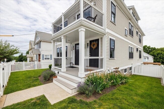 127 Ten Hills Rd in Somerville, MA - Building Photo - Building Photo