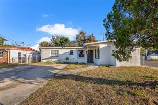 147 Melanie Ln in Brandon, FL - Building Photo