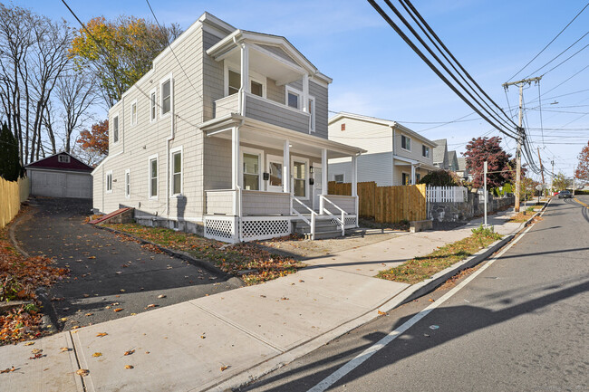 21 Soundview Ave in Norwalk, CT - Building Photo - Building Photo