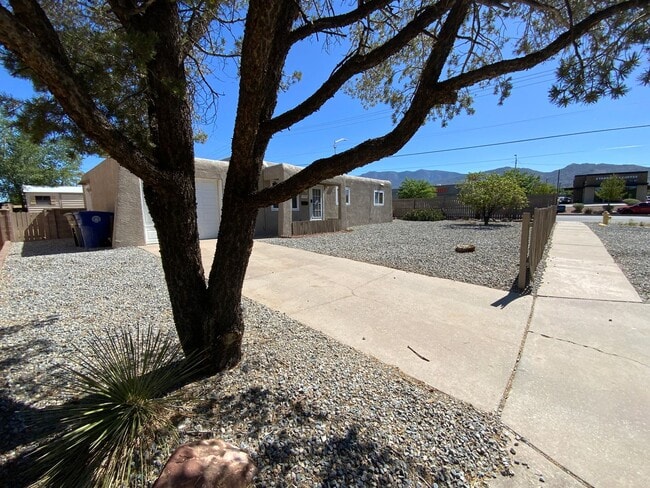 11725 Copper Ave NE in Albuquerque, NM - Building Photo - Building Photo