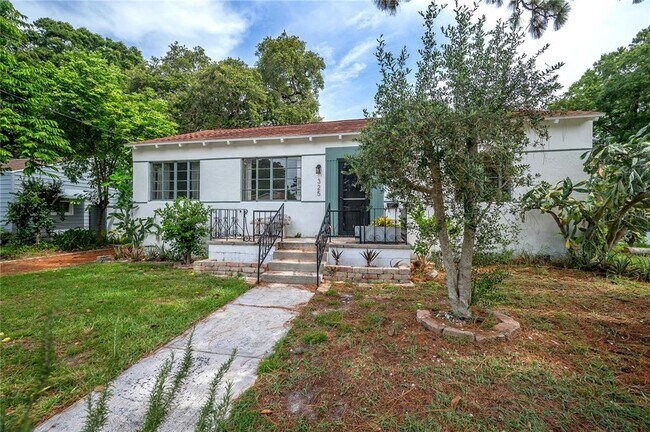 325 W Rio Vista Ct in Tampa, FL - Building Photo - Building Photo