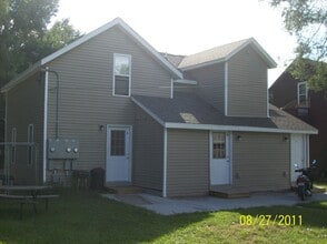 828 Hobart St, Unit 828A Hobart in Eau Claire, WI - Building Photo - Building Photo