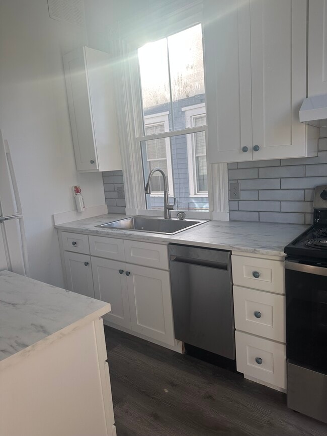 111 E 39th St in Savannah, GA - Foto de edificio - Building Photo