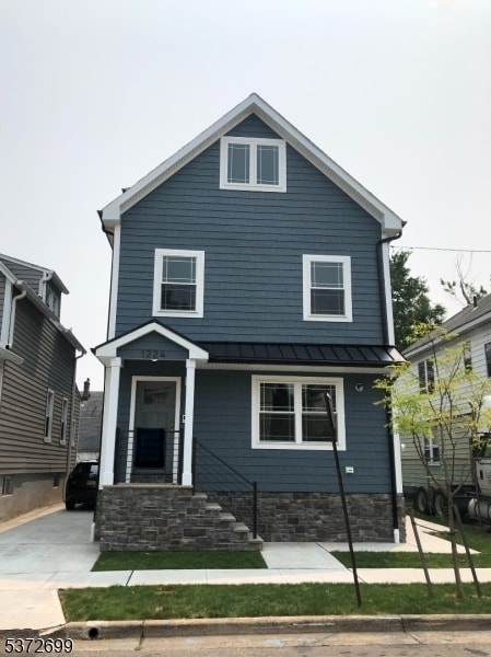 property at 1224 E Henry St