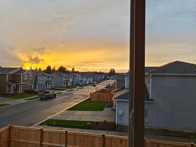 15208 Prescott Lp SE in Yelm, WA - Building Photo - Building Photo