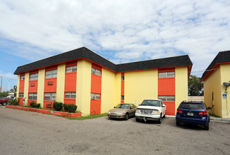 One Dot Apartments in Tampa, FL - Building Photo - Building Photo