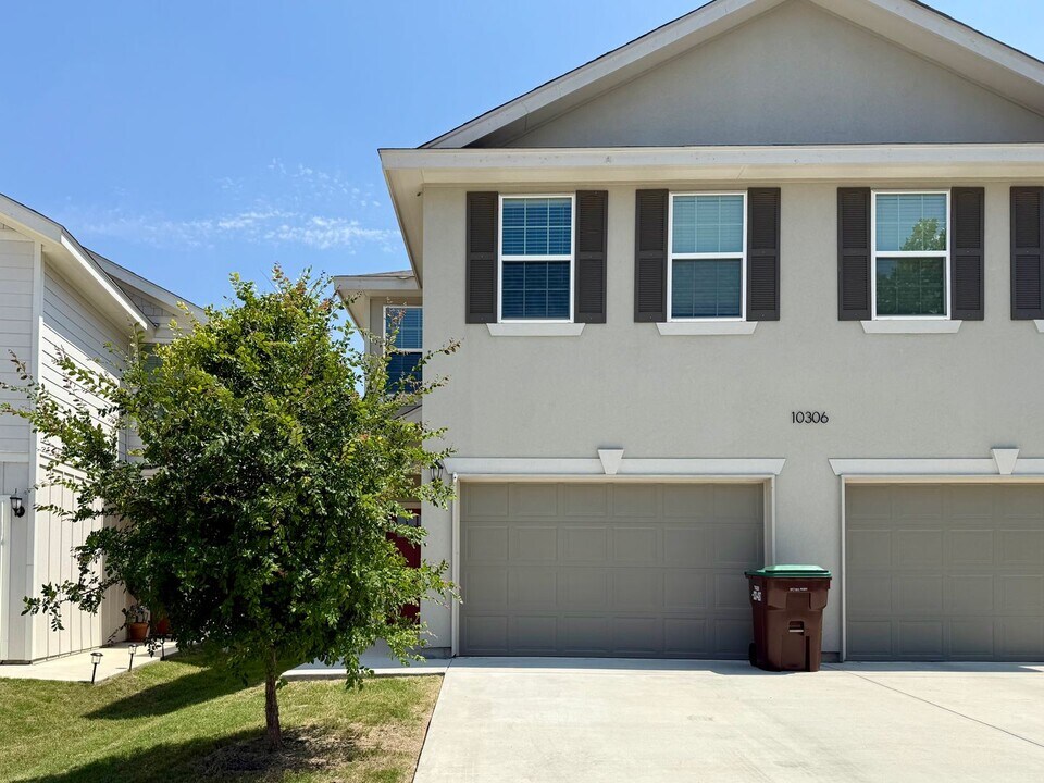 10306 Lynwood Branch in San Antonio, TX - Building Photo