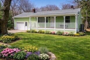 553 W Center St in Southington, CT - Building Photo