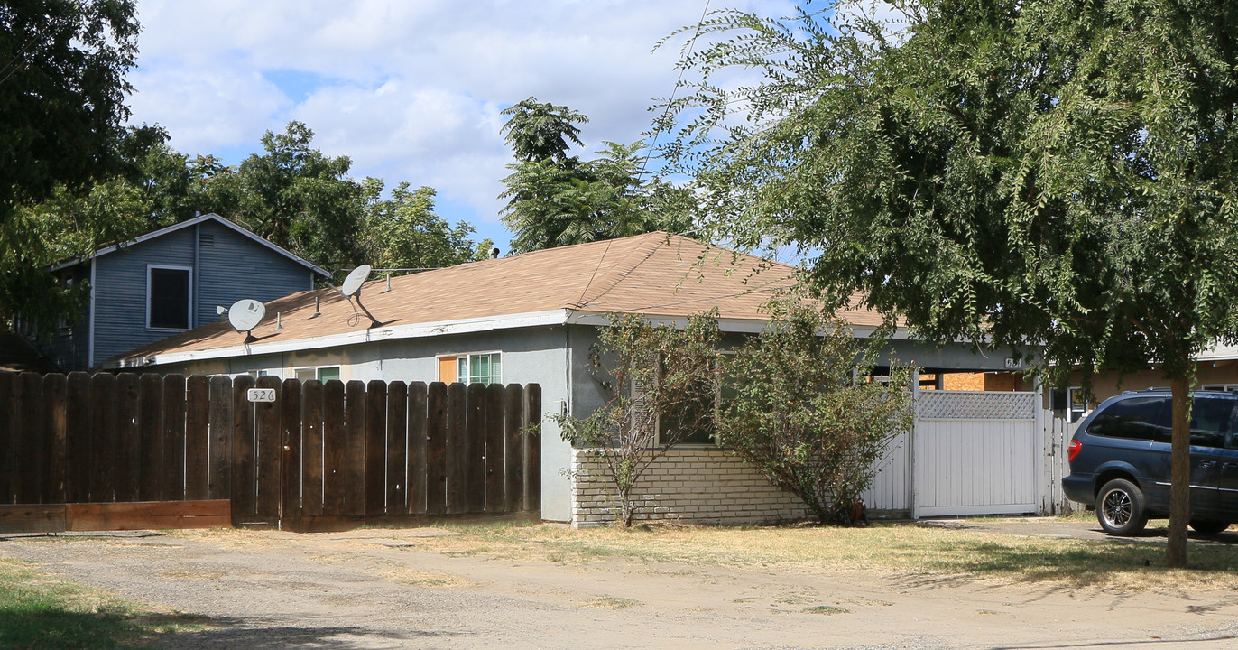 524-526 Leon Ave in Modesto, CA - Foto de edificio