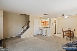 5 Musicmaster Ct in Silver Spring, MD - Building Photo - Building Photo