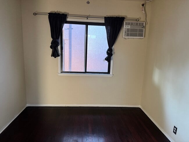 11809 Valerio St, Unit 2 in Los Angeles, CA - Building Photo - Building Photo