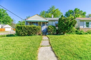 170 W Maxlow Ave in Hazel Park, MI - Building Photo