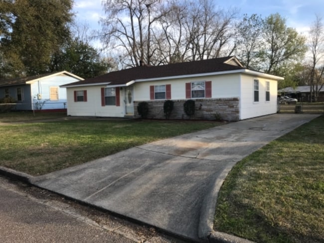 property at 204 Meadow Ln