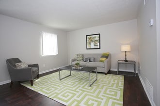 Broadway Townhomes in College Park, GA - Building Photo - Interior Photo