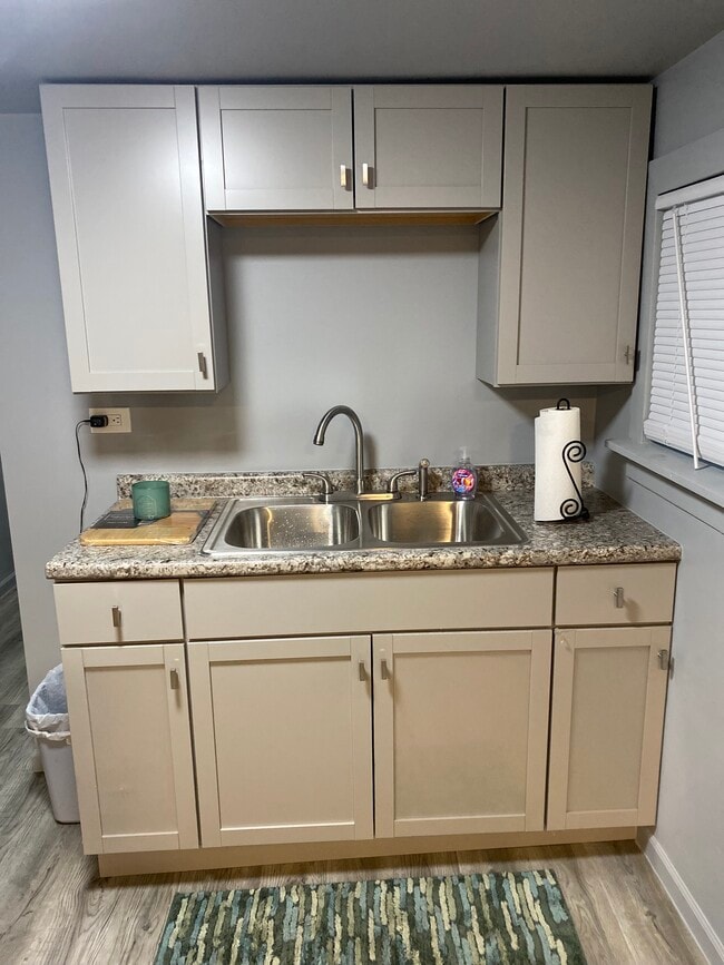 4865 W Concord Pl, Unit Basement in Chicago, IL - Foto de edificio - Building Photo