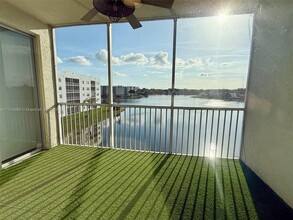 10750 NW 66th St in Doral, FL - Building Photo - Building Photo