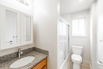 State Fayette Gardens in Perth Amboy, NJ - Building Photo - Interior Photo