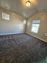 43 W Seasons Dr in Vineyard, UT - Building Photo - Building Photo