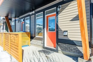 10060-346 46 St NE in Calgary, AB - Building Photo