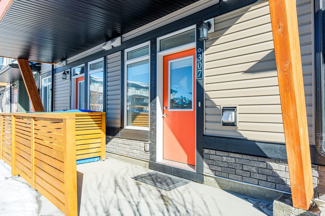 10060-346 46 St NE in Calgary, AB - Building Photo