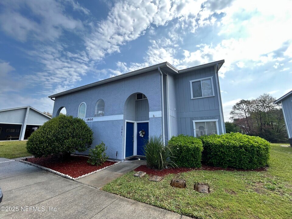 3270 Ricky Dr in Jacksonville, FL - Foto de edificio