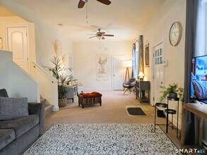 611 Military Hwy in Groton, CT - Building Photo - Building Photo