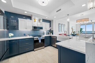 1325 Snell Isle Blvd NE in St. Petersburg, FL - Building Photo - Building Photo