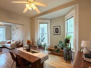 3016 N Clifton Ave, Unit 2 in Chicago, IL - Building Photo - Building Photo