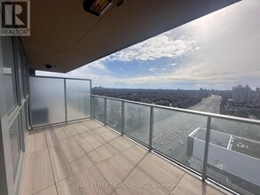 27-3227 McMahon Dr in Toronto, ON - Building Photo - Building Photo