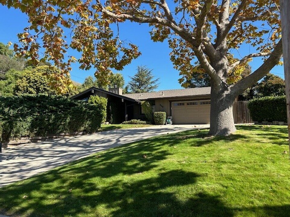 498 Kendale Rd in Buellton, CA - Building Photo