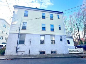 14 Smythe St, Unit 3 in Brookline, MA - Building Photo - Building Photo