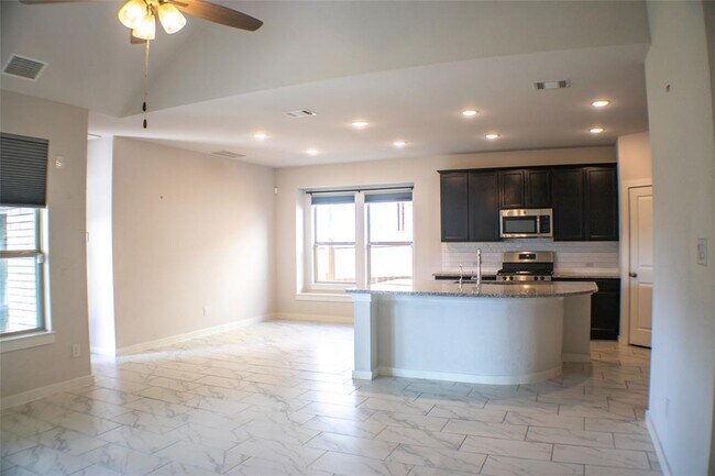 8215 Prairie Rye Dr in Lago Vista, TX - Building Photo - Building Photo