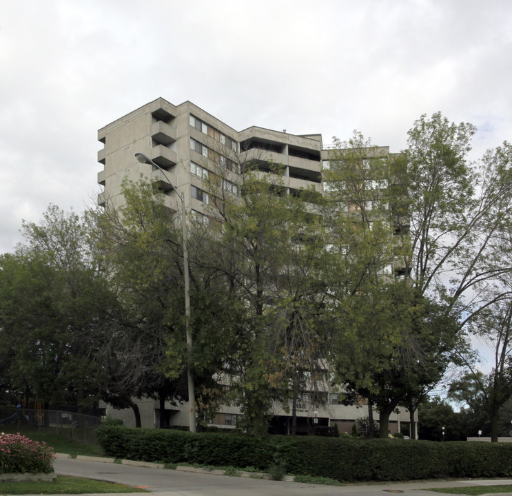 150 Neptune Dr in Toronto, ON - Building Photo