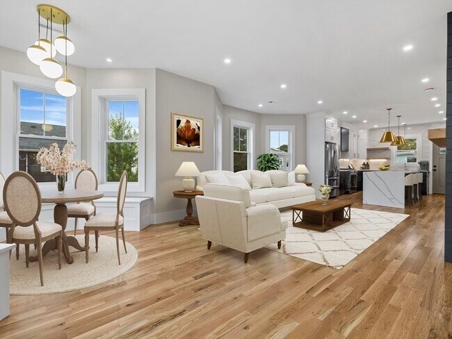 64 Marshall St, Unit 2 in Medford, MA - Foto de edificio - Building Photo
