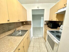 1127 Lake Terry Dr, Unit i in West Palm Beach, FL - Building Photo