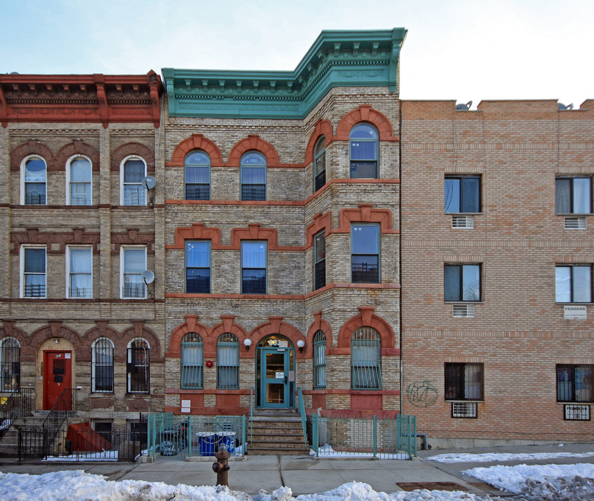 653 Central Ave in Brooklyn, NY - Building Photo