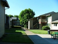 Indian Creek Village in Hood River, OR - Foto de edificio - Building Photo