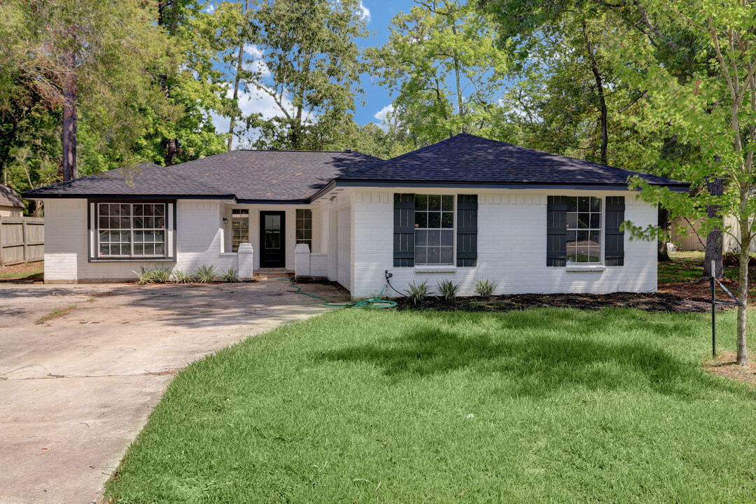 18406 Steele Point Dr in Crosby, TX - Building Photo