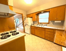 3330 S Oxford Ave in Independence, MO - Building Photo - Building Photo
