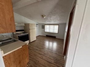 210 S 18th St in Elwood, IN - Building Photo - Building Photo