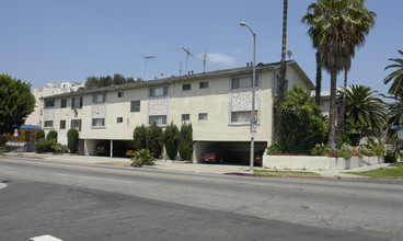 4955 Rosewood Ave in Los Angeles, CA - Building Photo - Building Photo