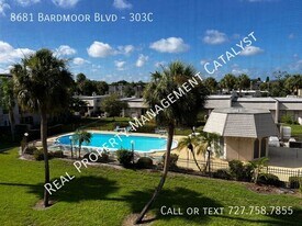 8681 Bardmoor Blvd in Seminole, FL - Building Photo
