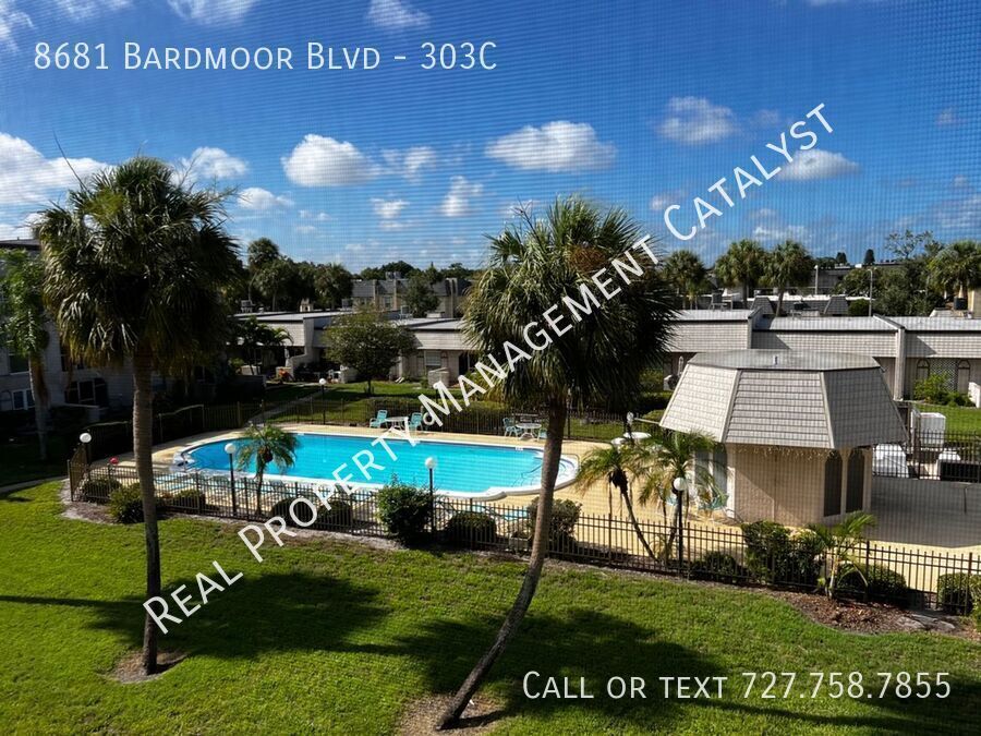 8681 Bardmoor Blvd in Seminole, FL - Building Photo