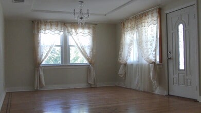 12-70 Edward St in Fair Lawn, NJ - Building Photo - Building Photo