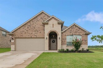 1373 Madeline Ln in Krum, TX - Building Photo - Building Photo