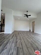 26707 Oak Crossing Rd in Santa Clarita, CA - Building Photo - Building Photo